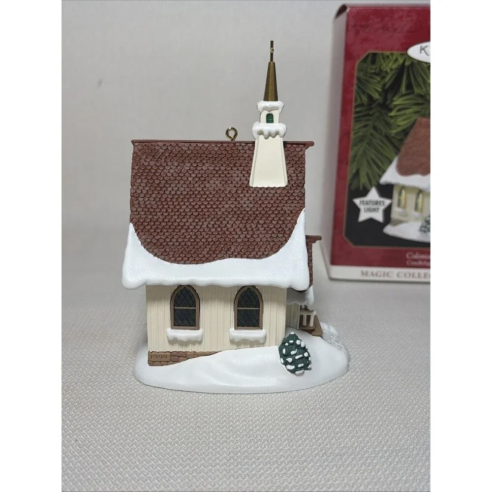1999 Hallmark Keepsake Colonial Church Candlelight Services Ornament NIB VTG